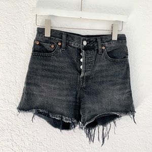 Vintage Levi’s wedgie short In black denim